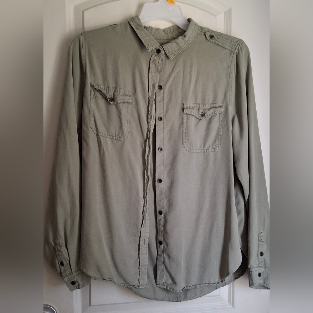 Signature Studio Olive Green Button-Up Shirt L Boho Casual Long Sleeve Zoo Safar